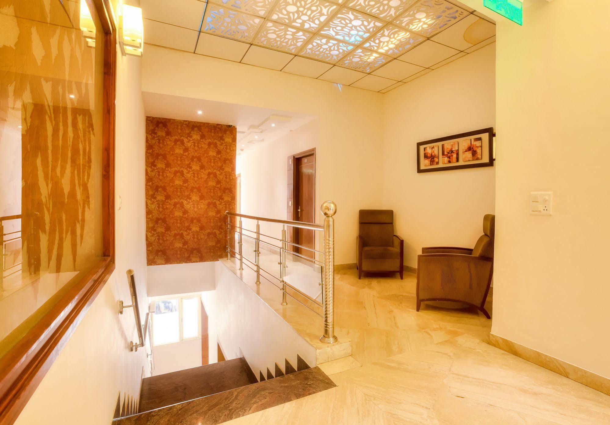 Mint Hotel Chandīgarh Exterior foto
